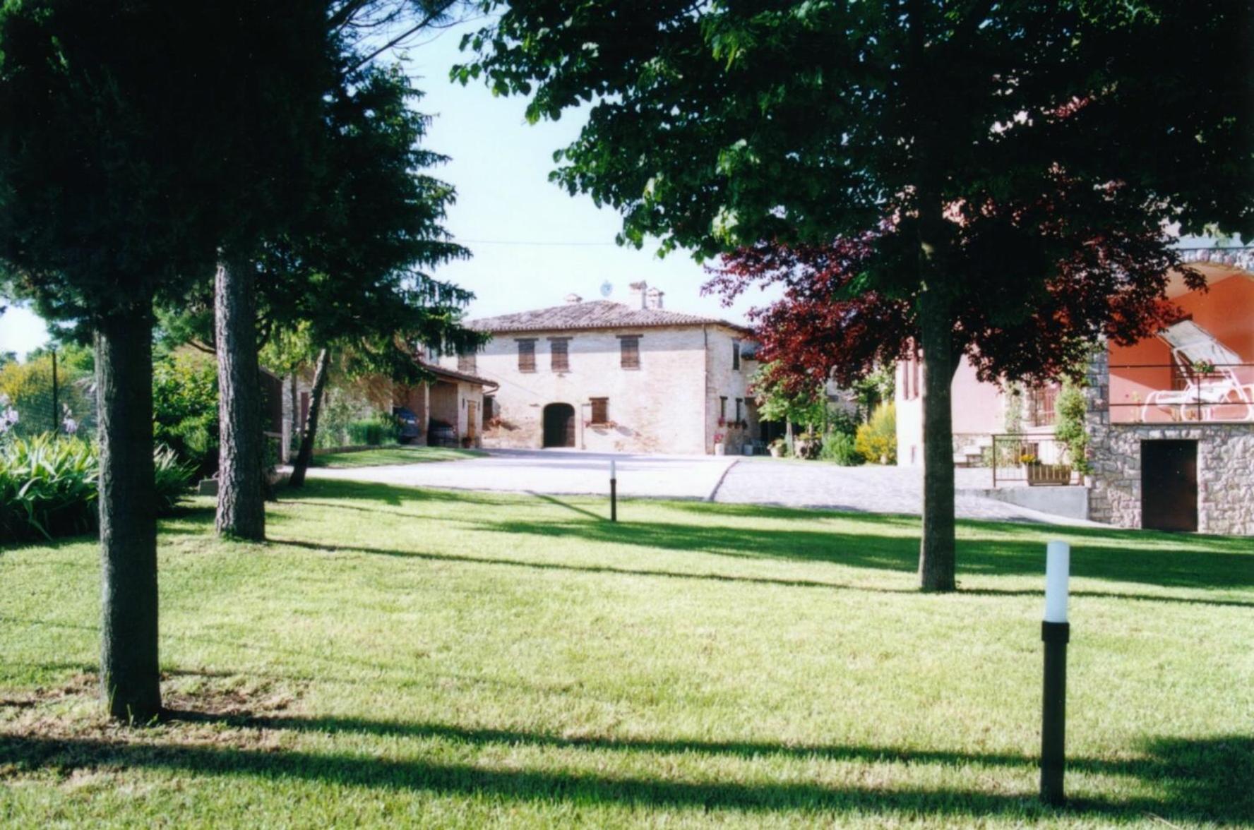 Agriturismo Il Borghetto Монтефалько Экстерьер фото