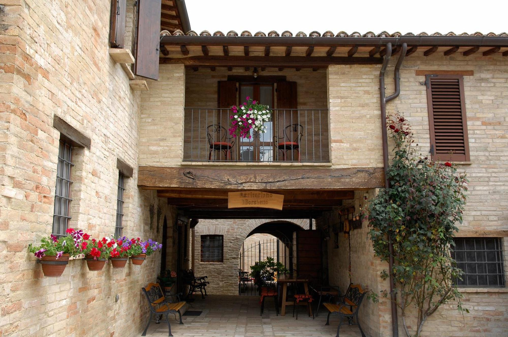 Agriturismo Il Borghetto Монтефалько Экстерьер фото